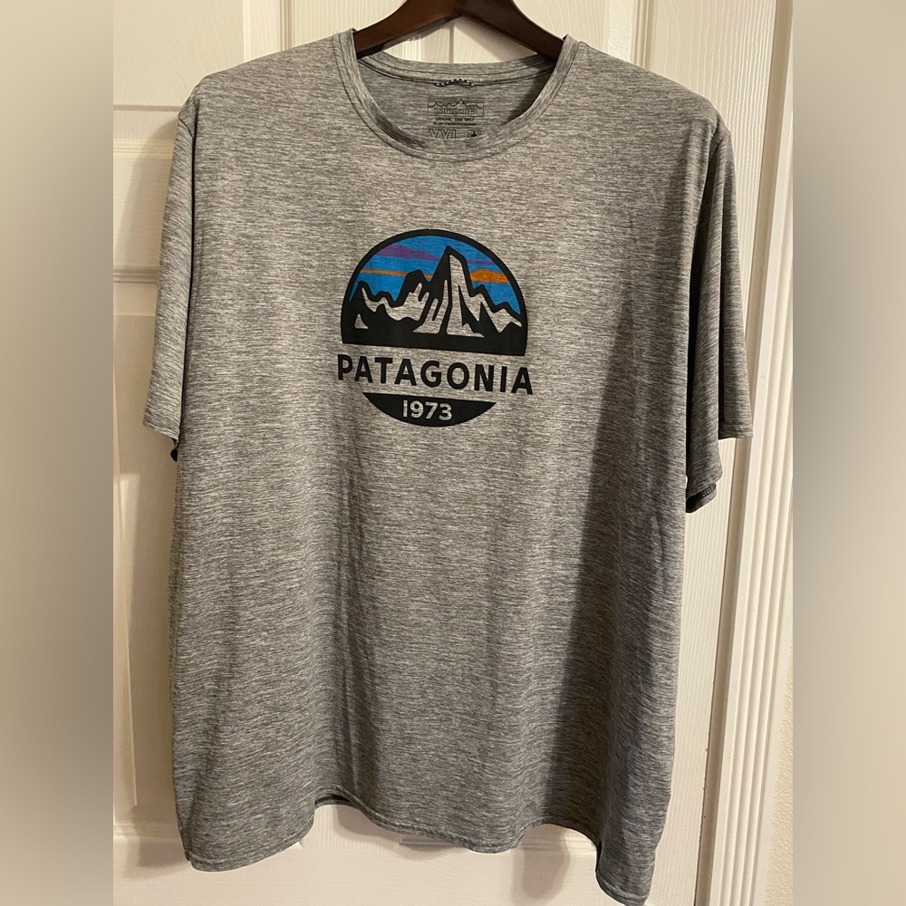 Men’s Patagonia XXL Athletic tee